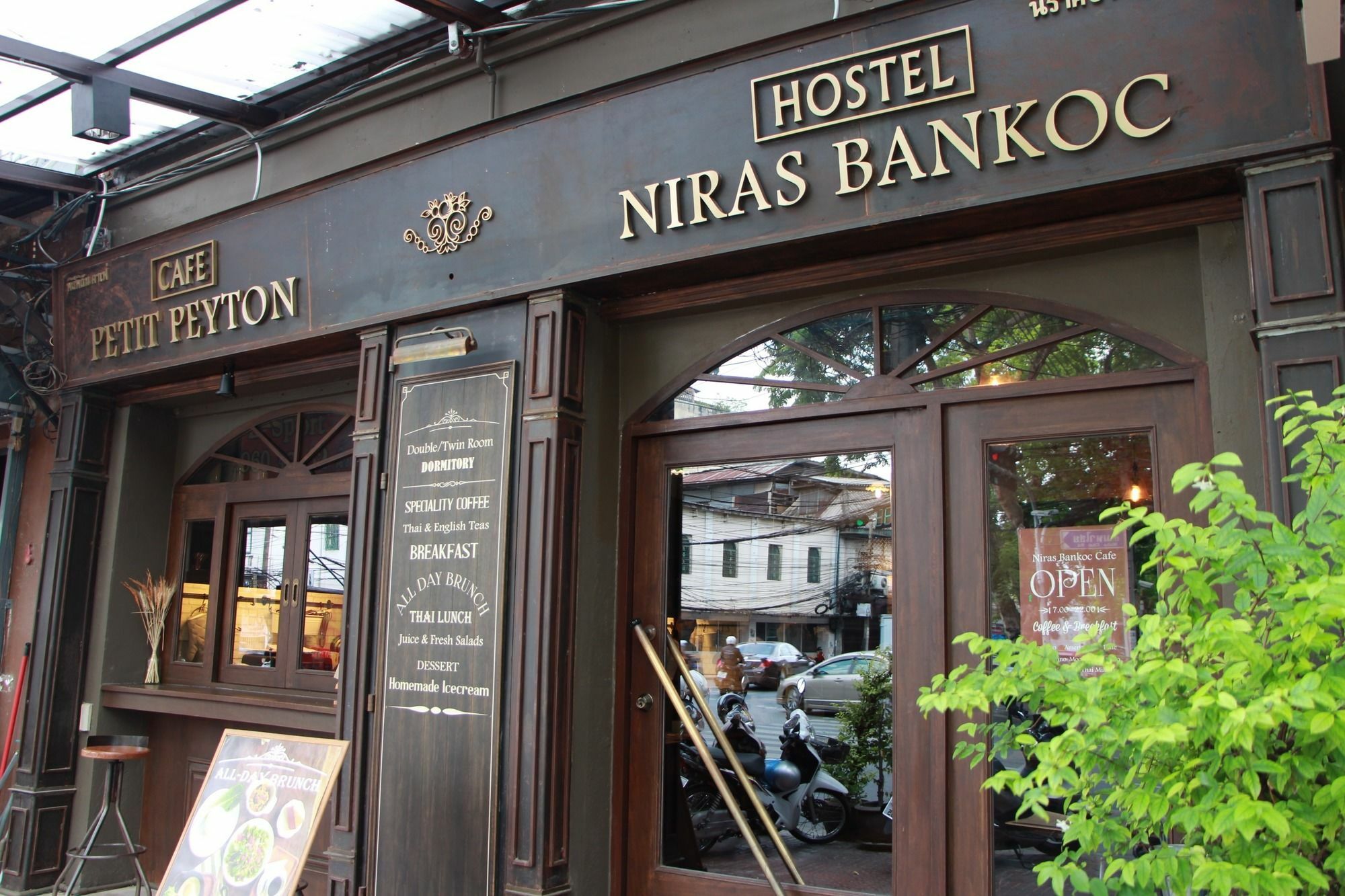 Niras Bankoc Hostel Bangkok Exterior foto