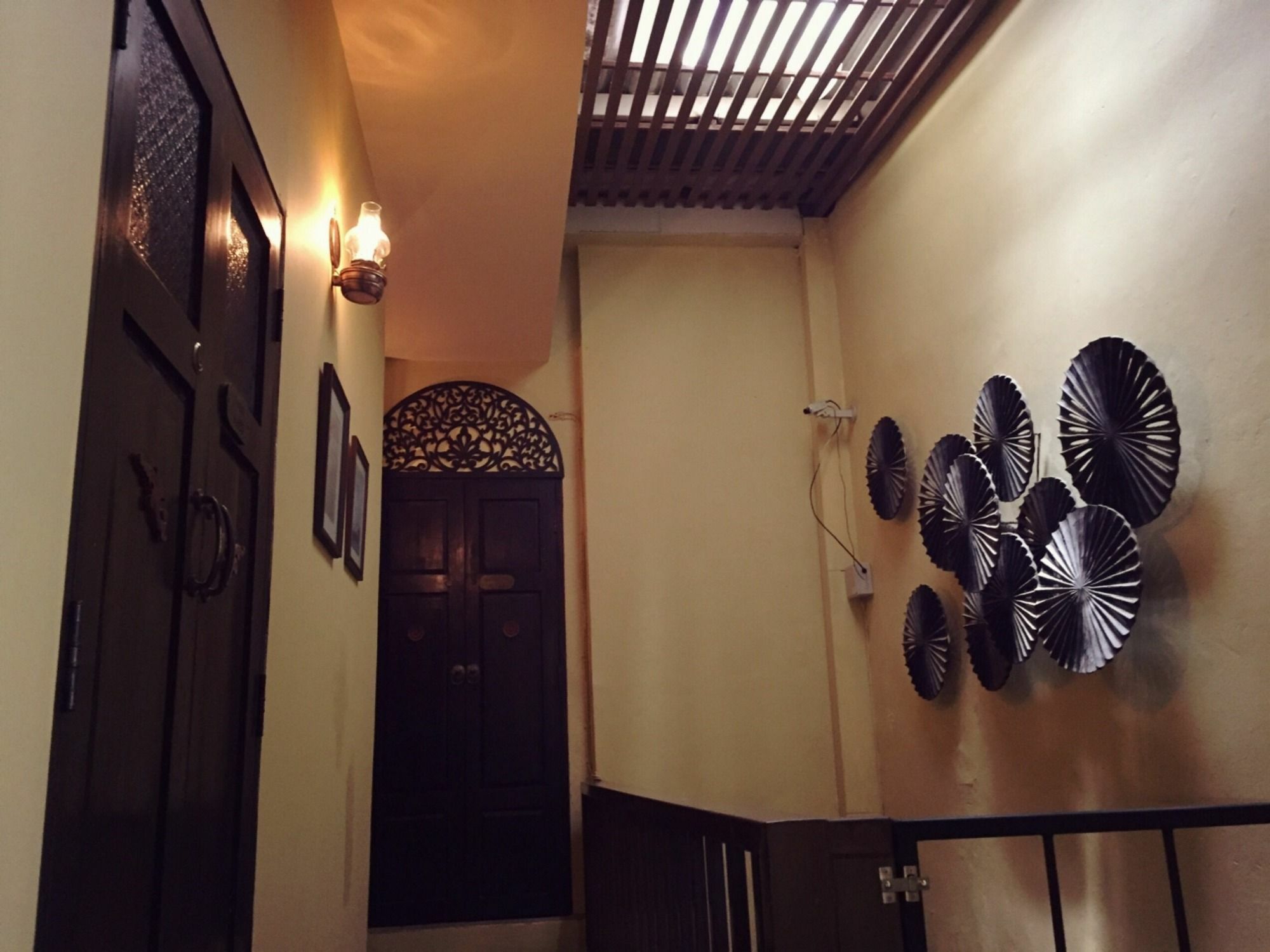 Niras Bankoc Hostel Bangkok Exterior foto